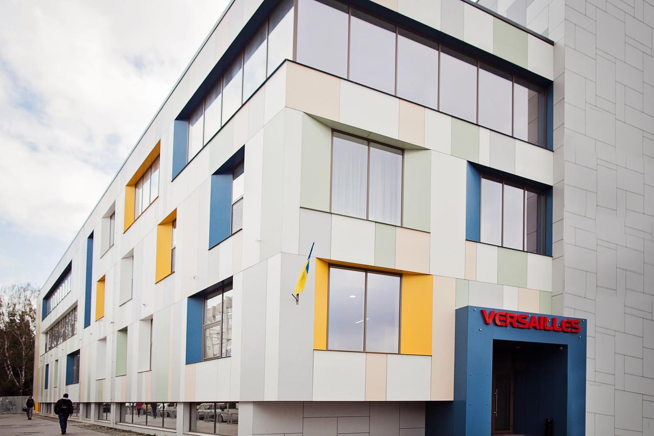 Hotel Versailles Lutsʼk Exteriör bild