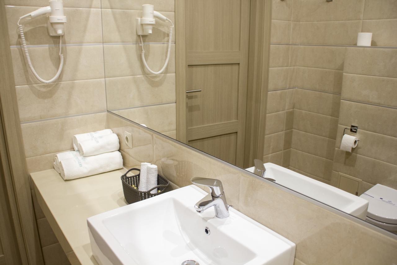 Hotel Versailles Lutsʼk Exteriör bild